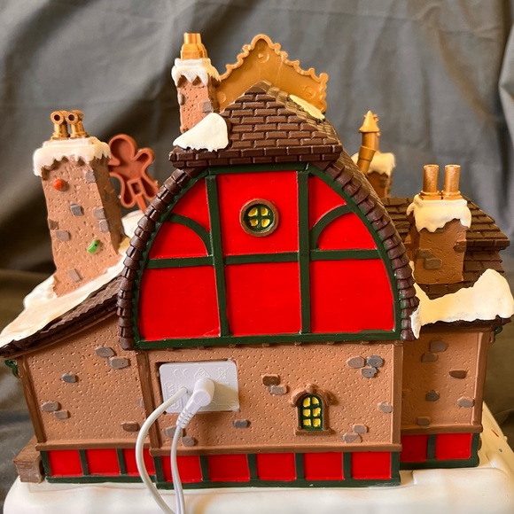 Lemax Mrs. Claus' Kitchen Christmas Village - Picture 5 of 6